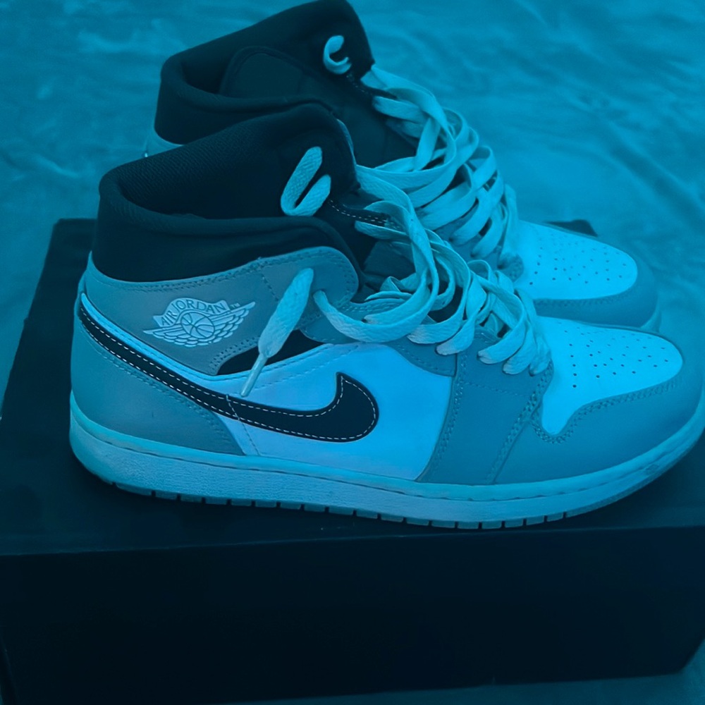 Nike Jordan 1 Mids